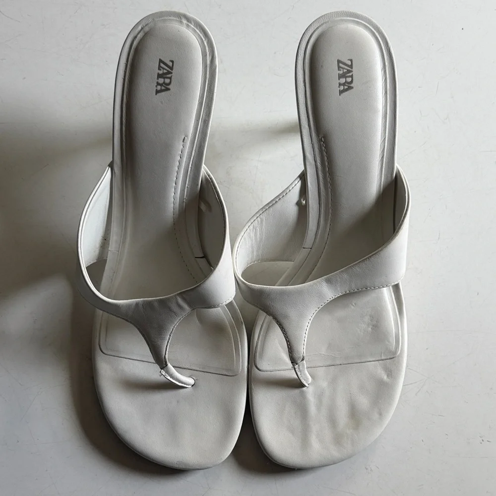Zara White Minimal Thong Sandals - Picture 4 of 4